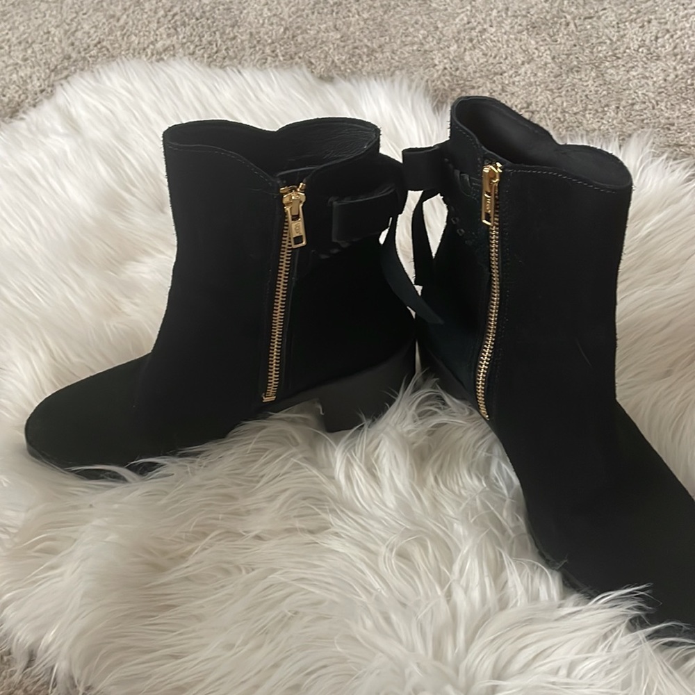 UGG Fraise Bootie - Picture 3 of 4